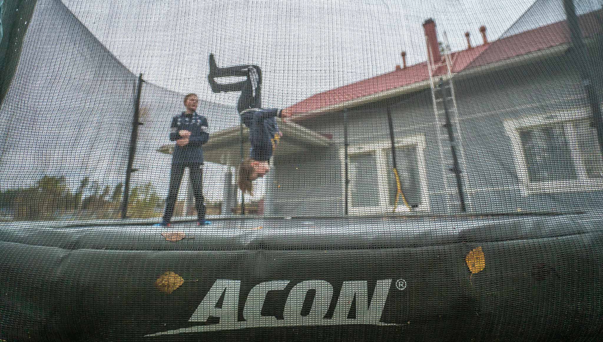 Pihatrampoliini syksyllä