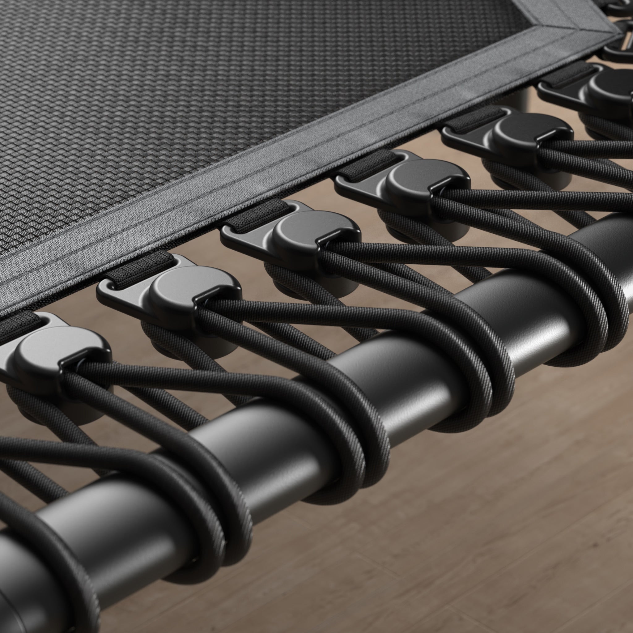 Treenausta ulkona ACON FIT -trampoliinilla.