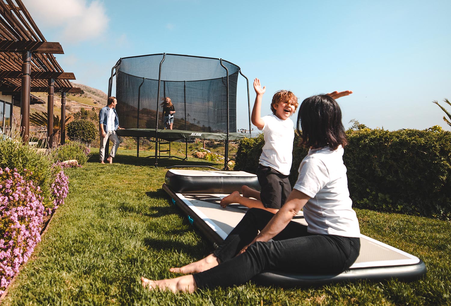 Perhe ja ACON -trampoliini