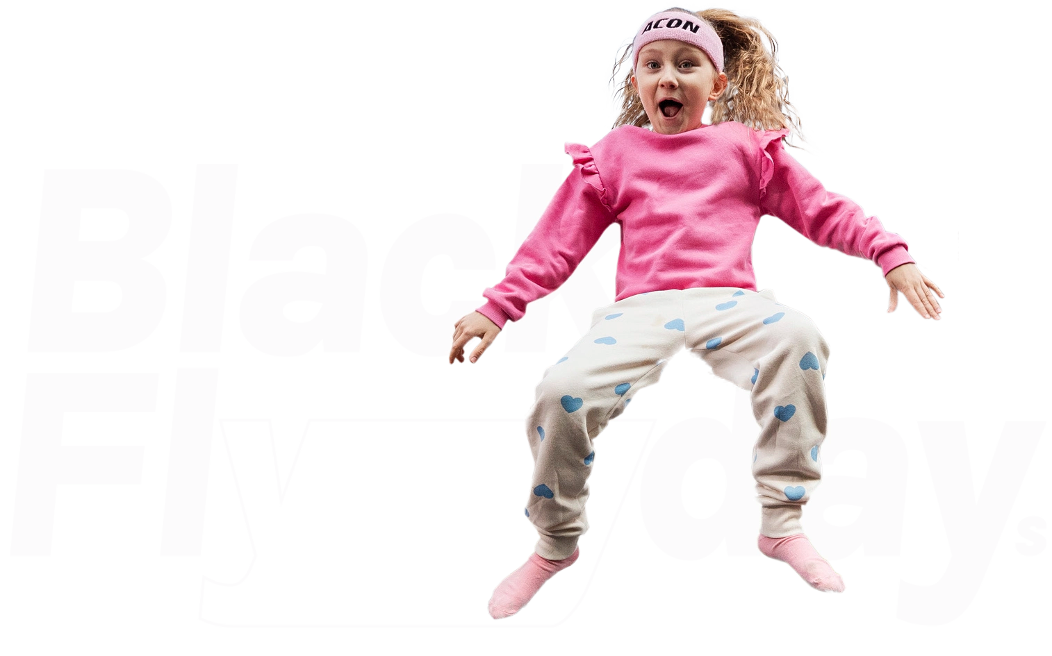 Iloinen tyttö vaaleanpunainen pusero ja Acon-otsanauha yllään. Taustalla valkoinen Black Flydays -logo.