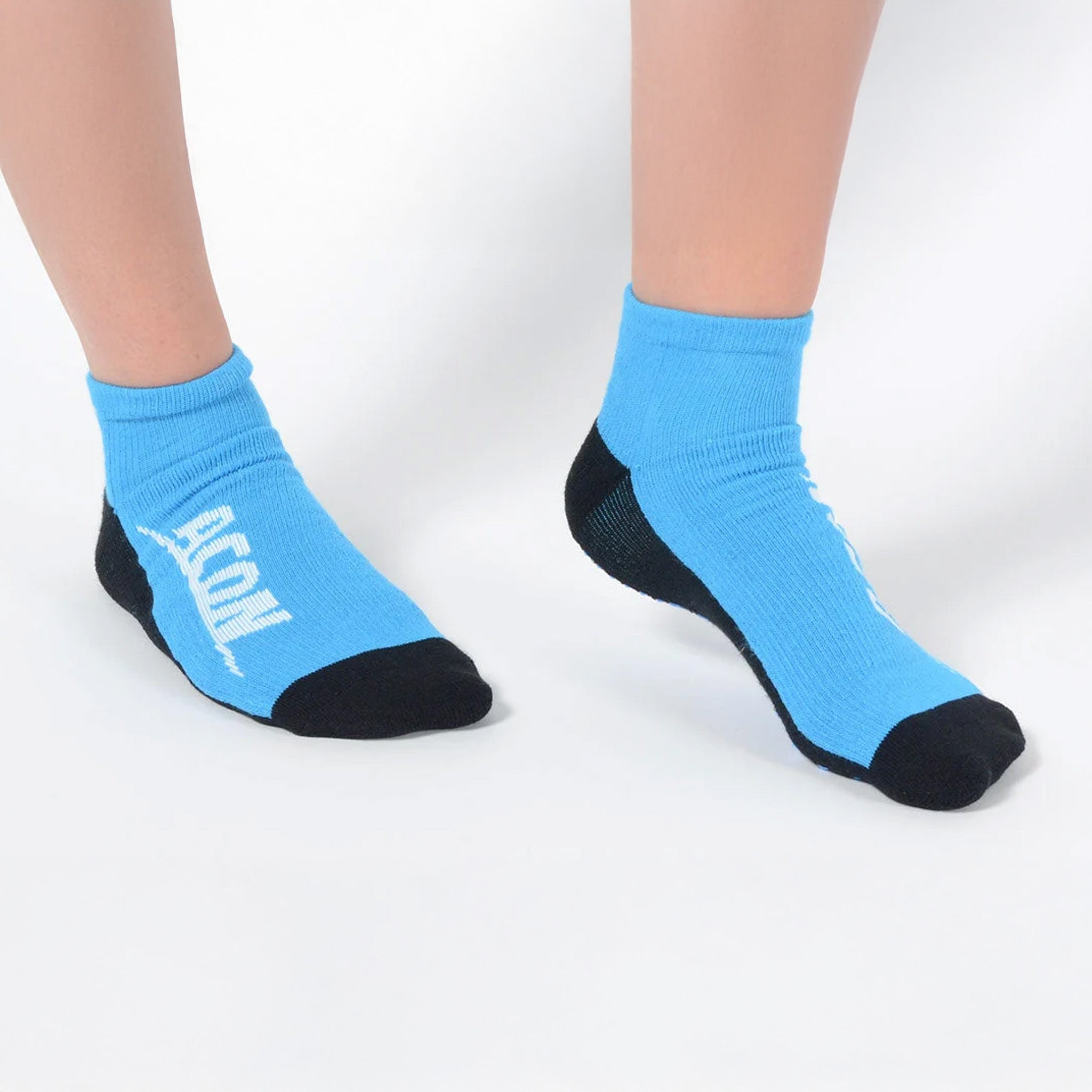 ACON Trampoliinisukat kuvattanu edestä.