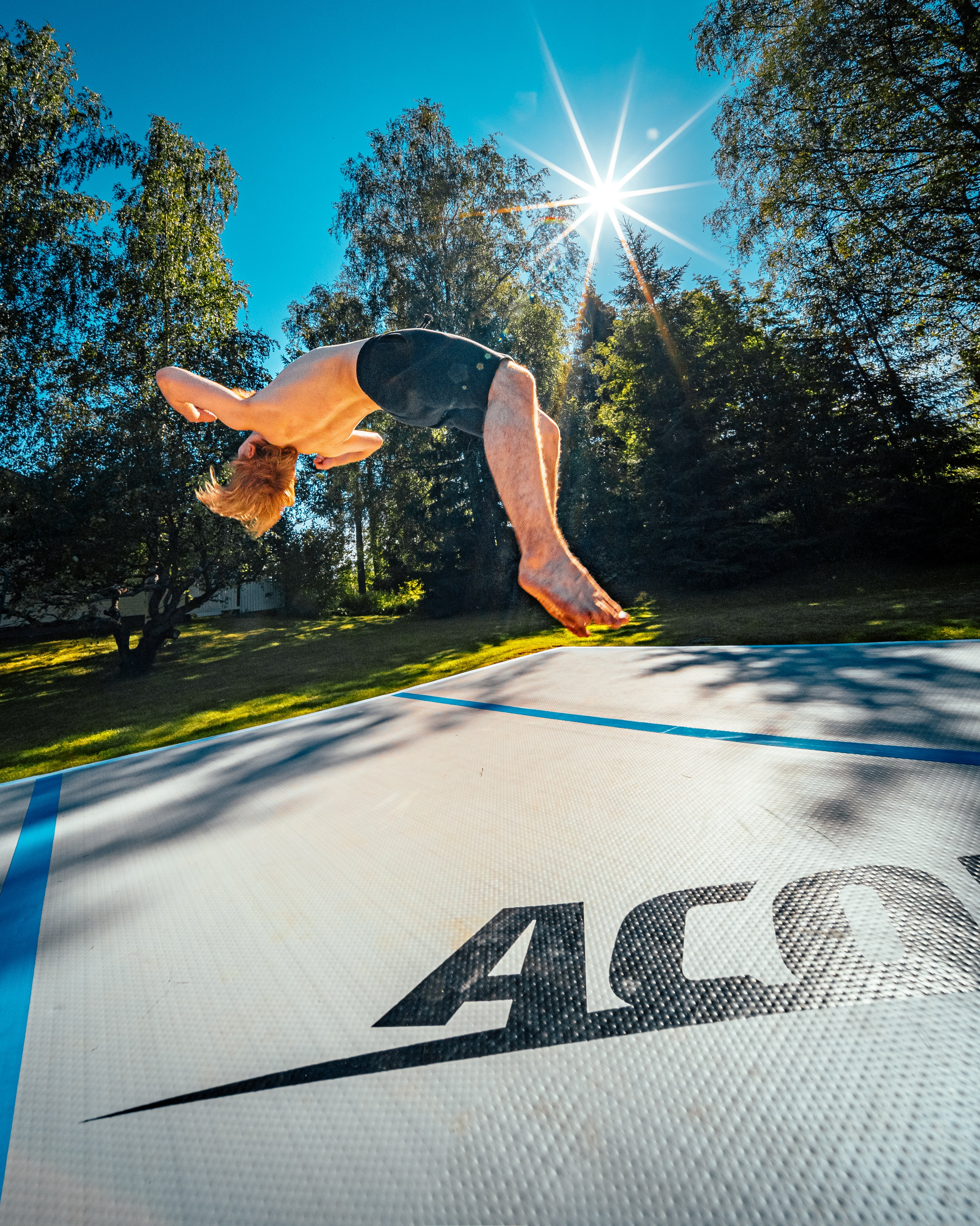 Voltin harjoittelu maan tasolla Airtrackilla