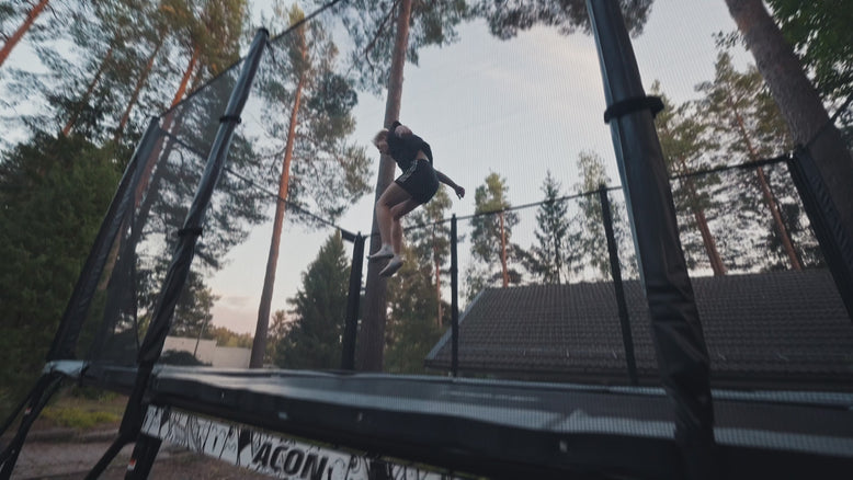 Aleksi Sainio kertoo Acon X trampoliinikokemuksistaan.