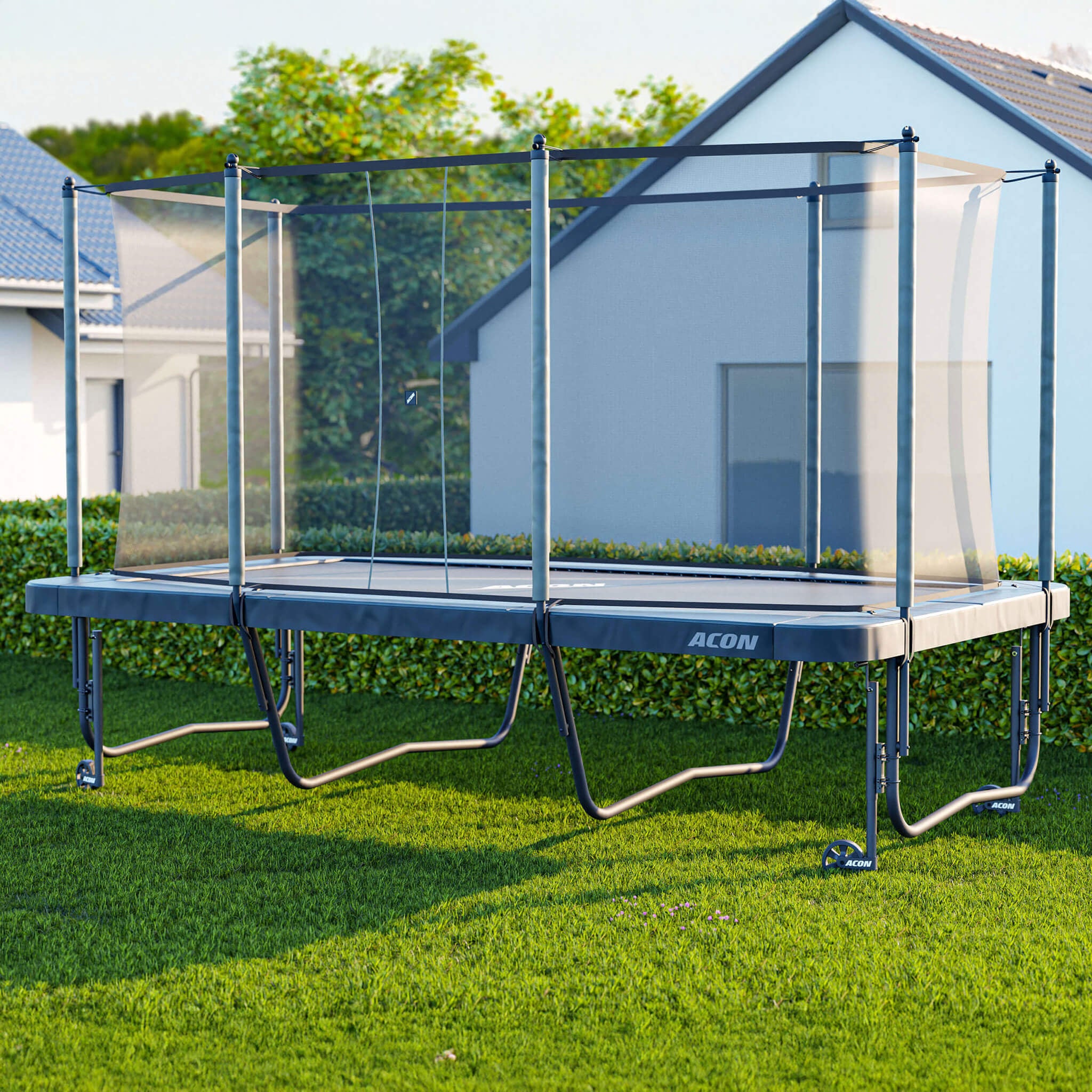 Suorakaiteen muotoinen trampoliini, joka on nostettu Acon trampoliinipyörillä.