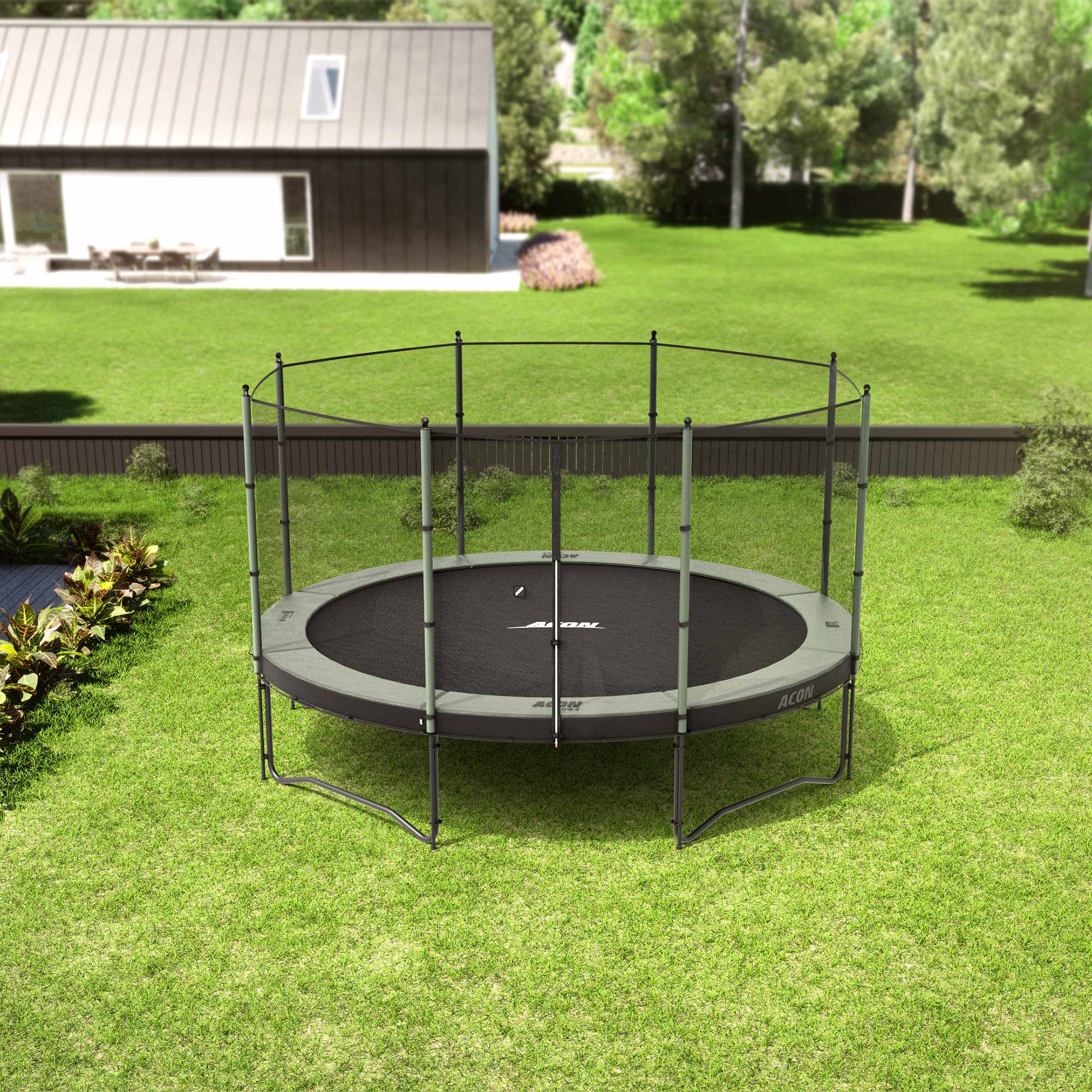 ACON Air 4,3m trampoliini Standard-turvaverkolla takapihalla.